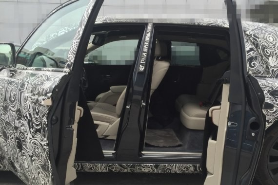 或搭6.6T V12发动机 全新幻影最新谍照