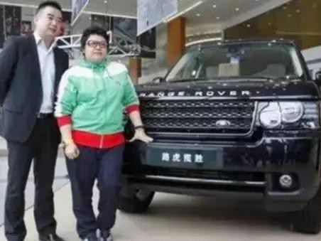 娱乐圈不靠颜值的女星，身价数亿，座驾比范冰冰霸气