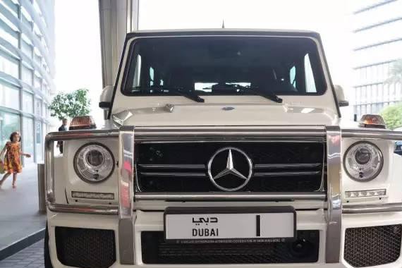 迪拜土豪9千万拍下全球最贵车牌！能抵42辆宾利慕尚