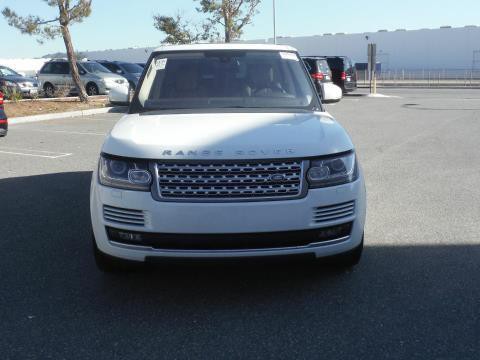 平行进口美规路虎揽胜行政汽油版穿着西装的硬汉