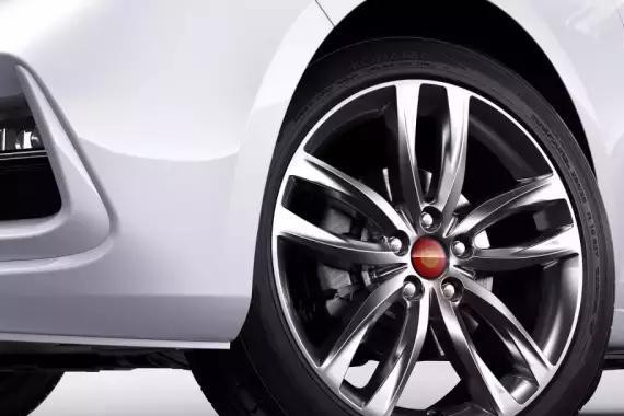 最帅红旗车即将上市，比CC大一圈，操控不输宝马！