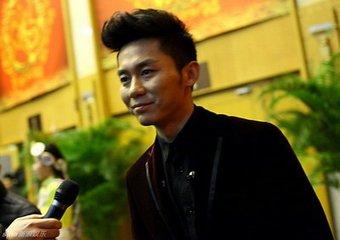 李晨录节目采访,北大学生直接说:不认识李晨是谁