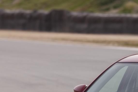 面对4008的设计和CX-5的操控，我该怎么选？