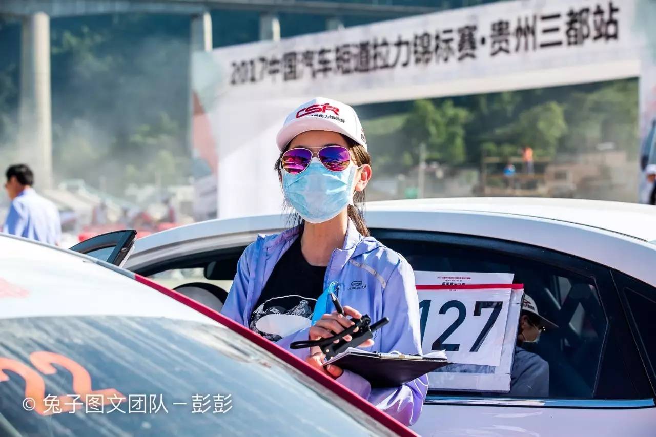 赛车起火老将遭遇赛道惊魂 美女车手巾帼不让须眉