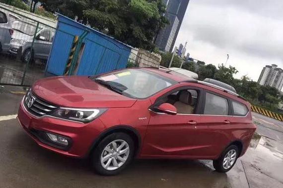 宝骏旅行版实车曝光，后备箱大到可以拖砖