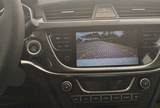 夏天到了，你需要一辆适合工薪族的小车，看看这款车