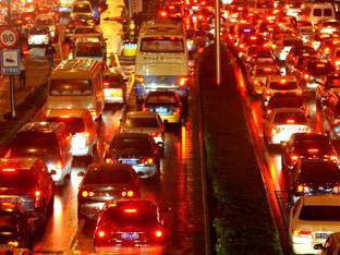 夜间开车别跟这几款车，尾灯亮起想骂人