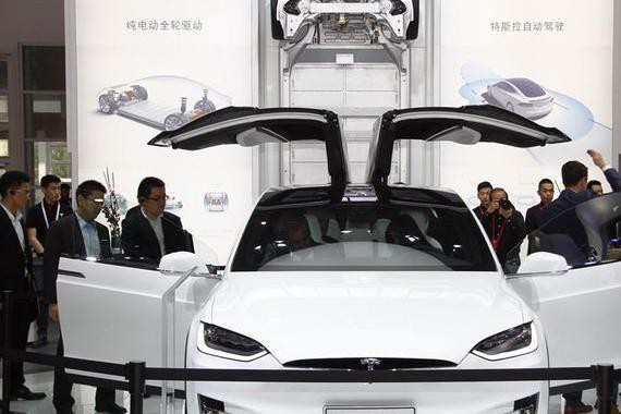 古有杯酒作诗，今儿一瓶矿泉水聊汽车