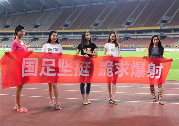 中国0:2韩国!国足都赢韩国了 羽毛球居然输了!