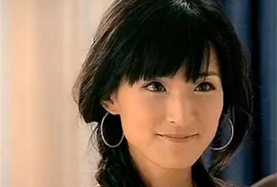 林宛瑜情系十年大学同学，驾豪车座驾，秘密赴美结婚