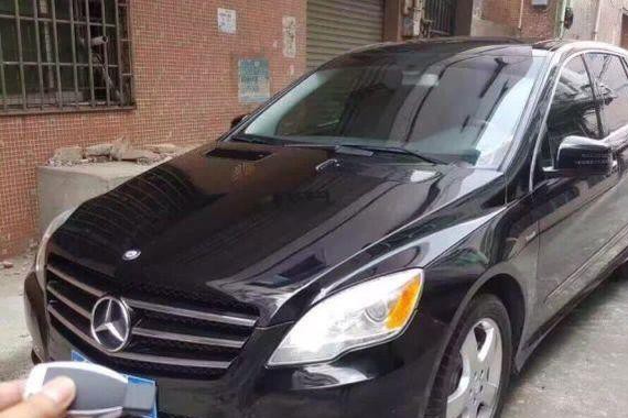 一小伙50万买奔驰R350，看到汽车后，朋友说很赚的