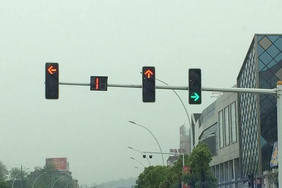 闯红灯，中国罚200，你知道日本伊朗罚款多少？