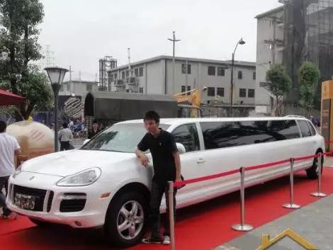 保时捷卡宴，车长超15米，内饰超豪华，却无法上路