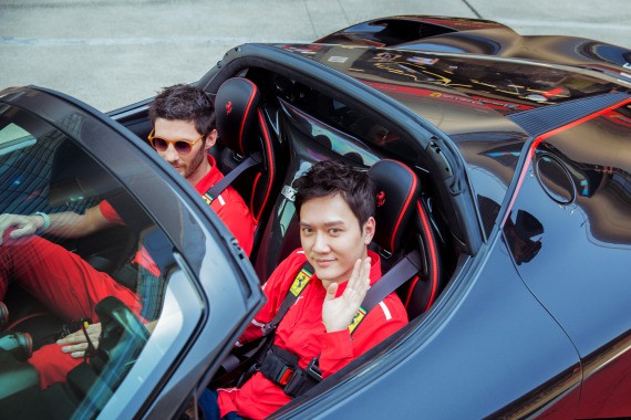 爱车如痴的冯绍峰，又双叒叕实现了一个梦想！