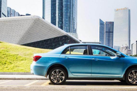 比亚迪这车卖23万，零油耗续航300公里，却称入门车