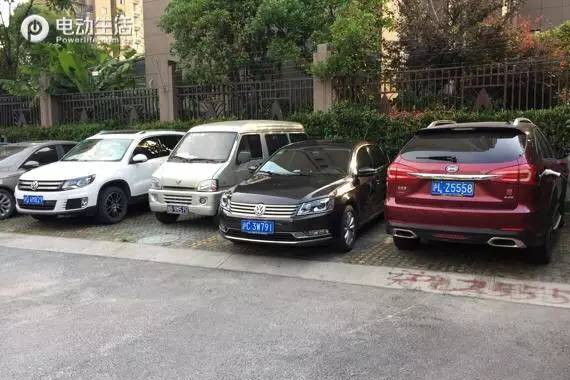 “管建不管看”白白给燃油车提供了停车场