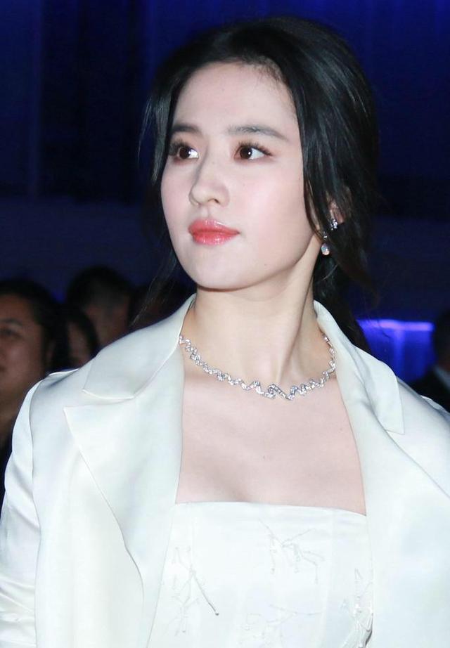 刘亦菲近照发福仙气不在,还是我们的神仙姐姐吗?