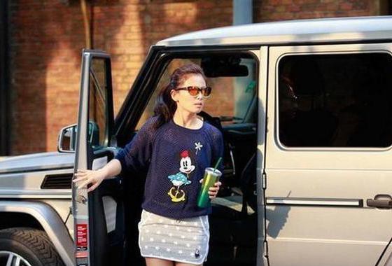 刘涛买菜也开百万豪车！真人版安迪赚38亿，豪车无数