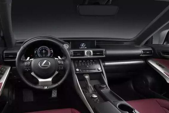 新车：众泰T700大战雷克萨斯IS，谁能成功抢头条？