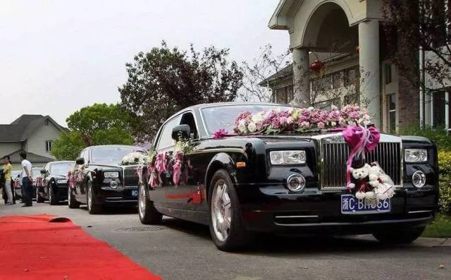 看完日本皇室的婚车,现在来看看我国土豪的豪华婚车队!