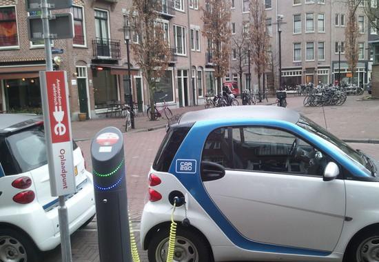 不需要充电桩 这种充电方式很独特