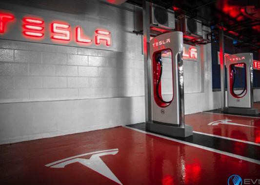 6月5日起特斯拉支持显示附近超充状态 并开收占用费