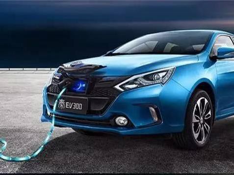 新能源轿车，续航能力达300公里，比两田都靠谱