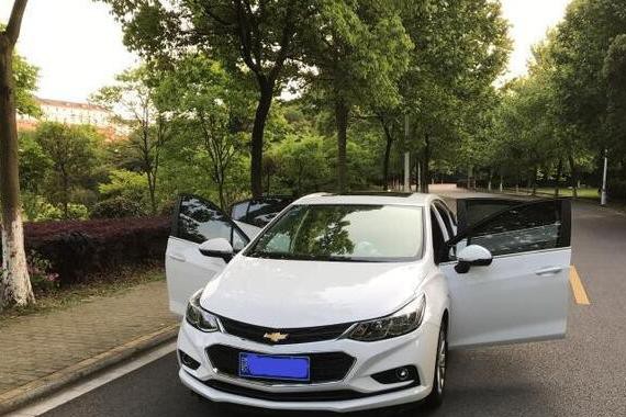 十万中颜值轿跑当担，颜值性能不比思域差