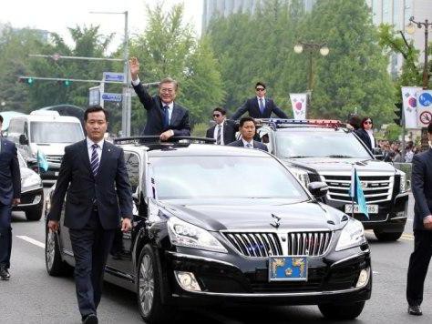 车牌没数字只有2只凤凰，像长安加长版却要70万