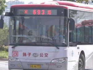 老人公交车上“丢”粽子 真相让所有人惊呆！
