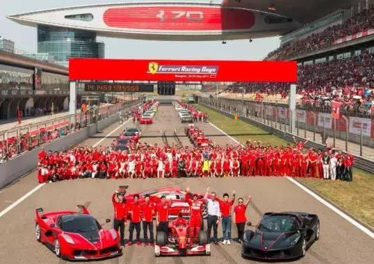 法拉利用70年历史，办一场赛道嘉年华