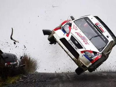 想尝试你的车过弯极限，这样做随时有翻车的可能！