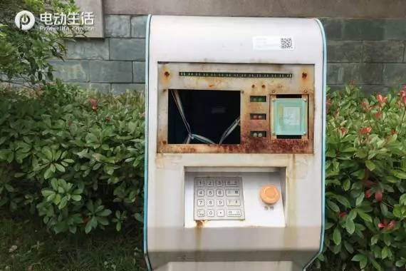 缅怀昨日感慨今朝 偶遇充电桩“纪念碑”