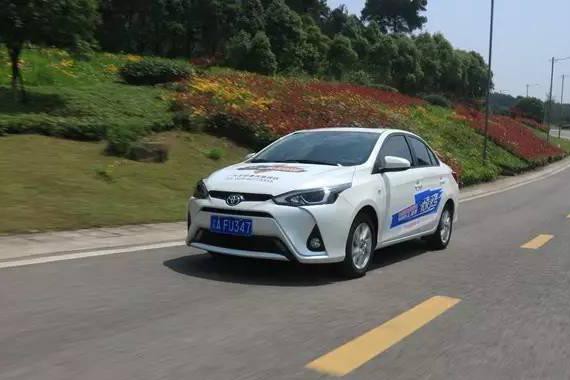 动力和油耗的绝佳平衡 在8D城市试驾YARiS L致享