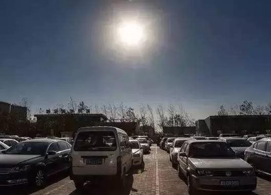 太阳暴晒车子成烤箱，这4个妙招可快速降温！