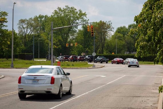 紧随奥迪其后 凯迪拉克完成V2I技术测试