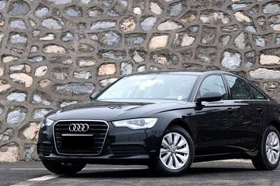 和马云关系特殊，演员老板更是富婆，座驾值数千万