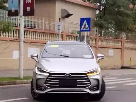 国外设计师背着王传福 偷偷把汉字车标换成BYD