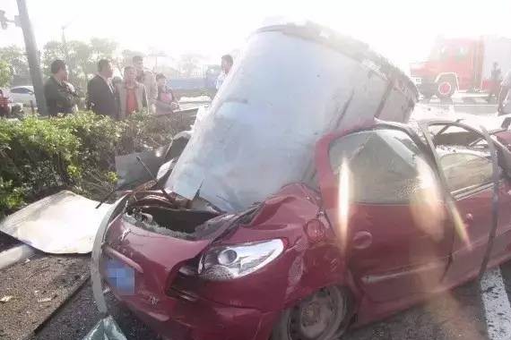 面对这样的车祸 毫无机会