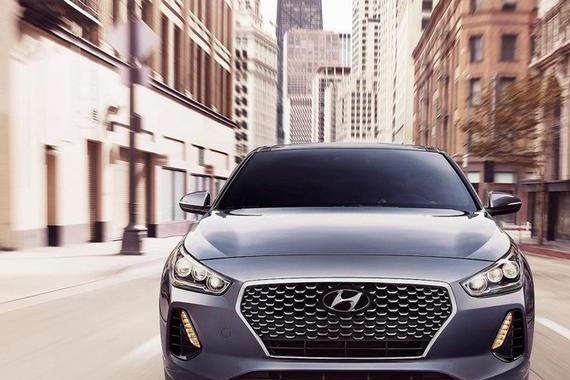 全新的北京现代伊兰特满血复活、再战轿车领域