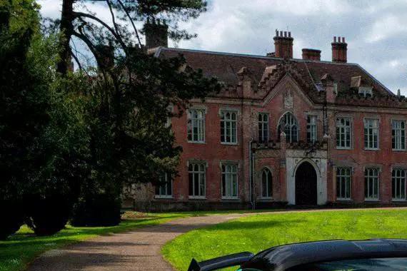 看到这辆超跑后，网友们大呼我们的美人豹终于有救了