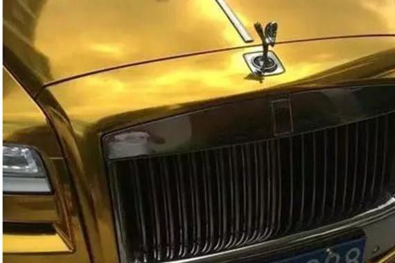 真正镀金劳斯莱斯，一个车标值辆宝马