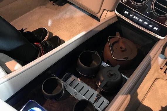 听说比亚迪唐能烧烤，奔驰着急了，上车请你喝茶