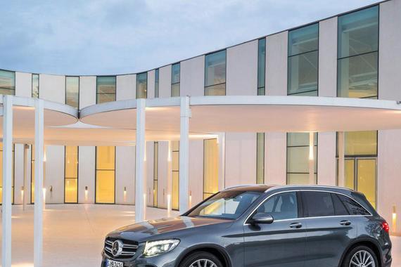 竞争对手来势汹汹，奔驰嘻哈回应：我选择拉皮加长！