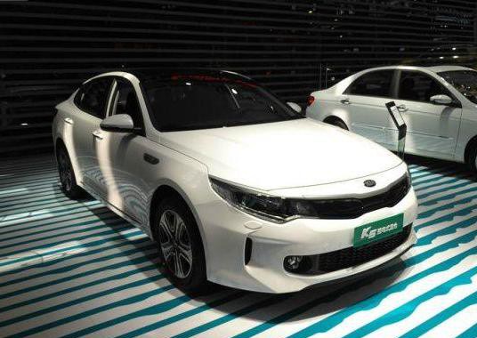 2017深港澳车展国产起亚K5插电混动版发布