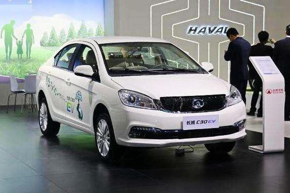 长城也开始造轿车了，这款新车让比亚迪都有危机感了