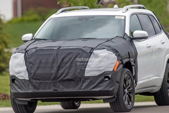 或推出Trackhawk车型 新款自由光谍照