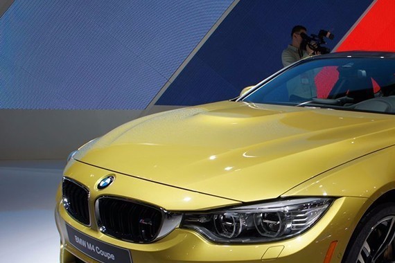 【高性能跑车大撕比！】奔驰 AMG VS 宝马 M