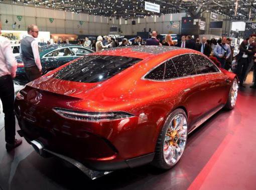 钱烧的？奔驰车载煮茶功能，车子拐个弯还不溅一地