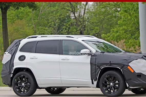 新款自由光曝谍照  或推Trackhawk车型